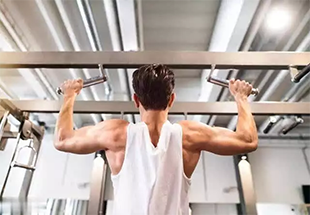 Quantas pull-ups você pode fazer? Descubra 7 benefícios que fazem valer a pena o esforço