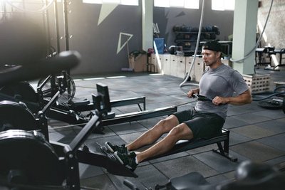 Por que a máquina de remo é considerada um exercício de nível 