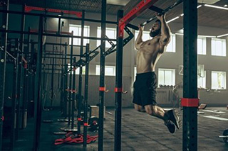 Que equipamento de fitness deve ser incluído em uma academia completa?