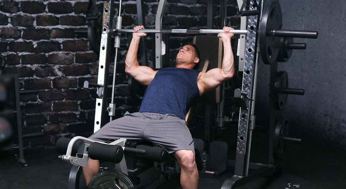 Quantos métodos de treinamento a Smith Machine oferece?