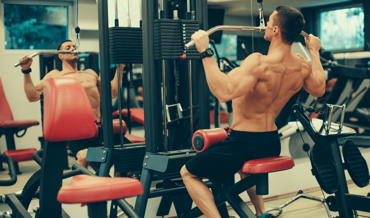 Como usar a máquina Lat Pulldown para treinar os músculos das costas