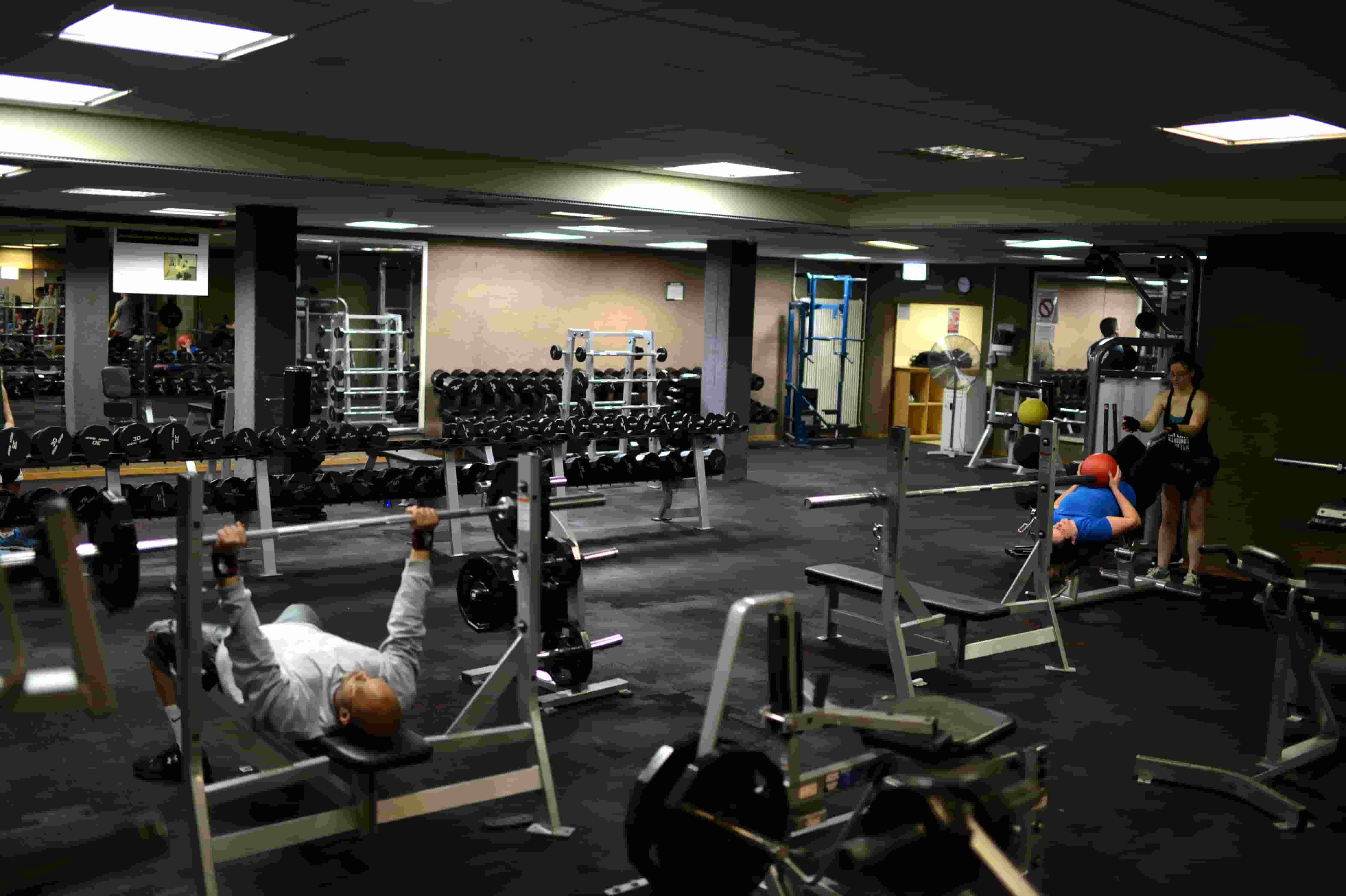 Sete exercícios para ajudá-lo a construir músculos rapidamente e alcançar um ótimo físico