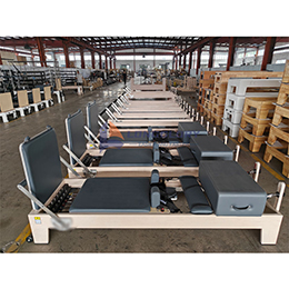 Cama central de madeira pilates